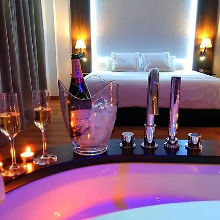 Mb Boutique - Adults Recommended 3*
