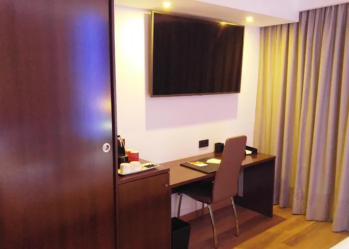 Mb Boutique - Adults Recommended 3*